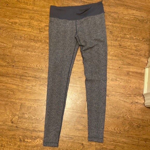 Under Armour All Season Gear Alligator Patten Leggings - Picture 1 of 6